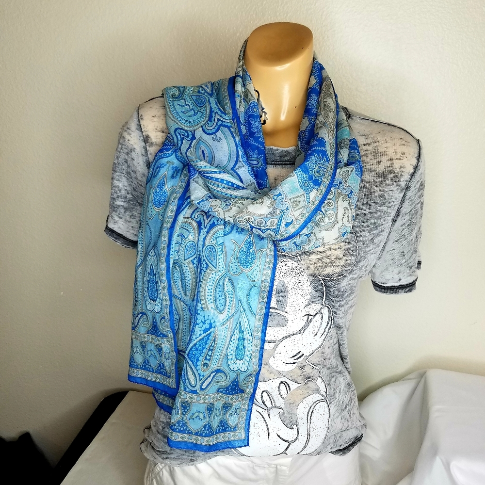 Unbranded blue tan & cream scarf